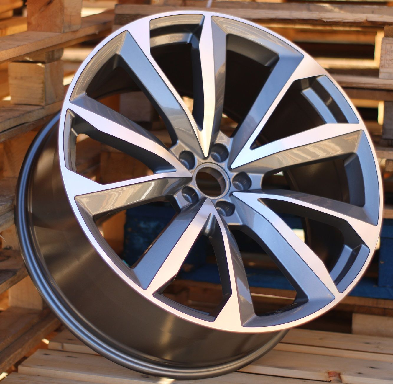 ABK5815SP.jfif_ ALU FELGA AUDI 5X112 22" ABK5815SP ET26 SIVA SA POLIRANIM - Slika 1