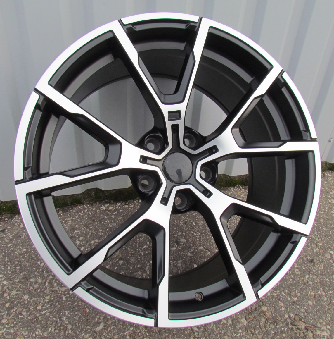 BK5601CP ALU FELGA BMW 5X120 19" BK5601CMP ET33 CRNA POLUMAT SA POLIRANIM - Slika 1