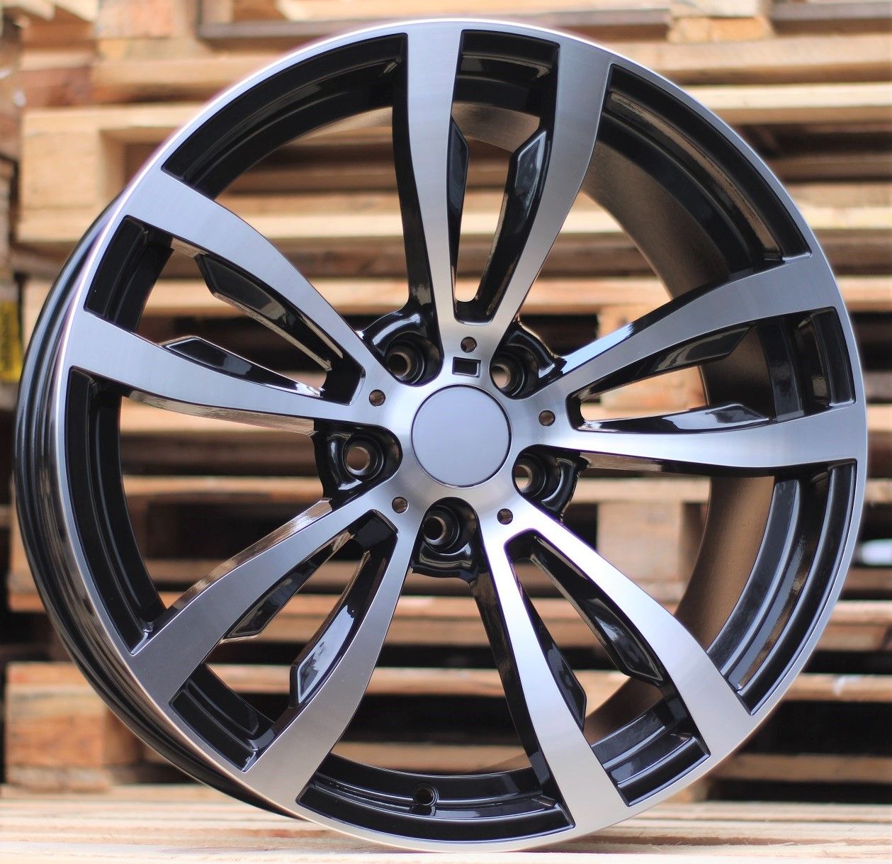 BY1057CP.jfif_ ALU FELGA BMW 5X120 20" BY1057CP ET37 CRNA SA POLIRANIM - Slika 1