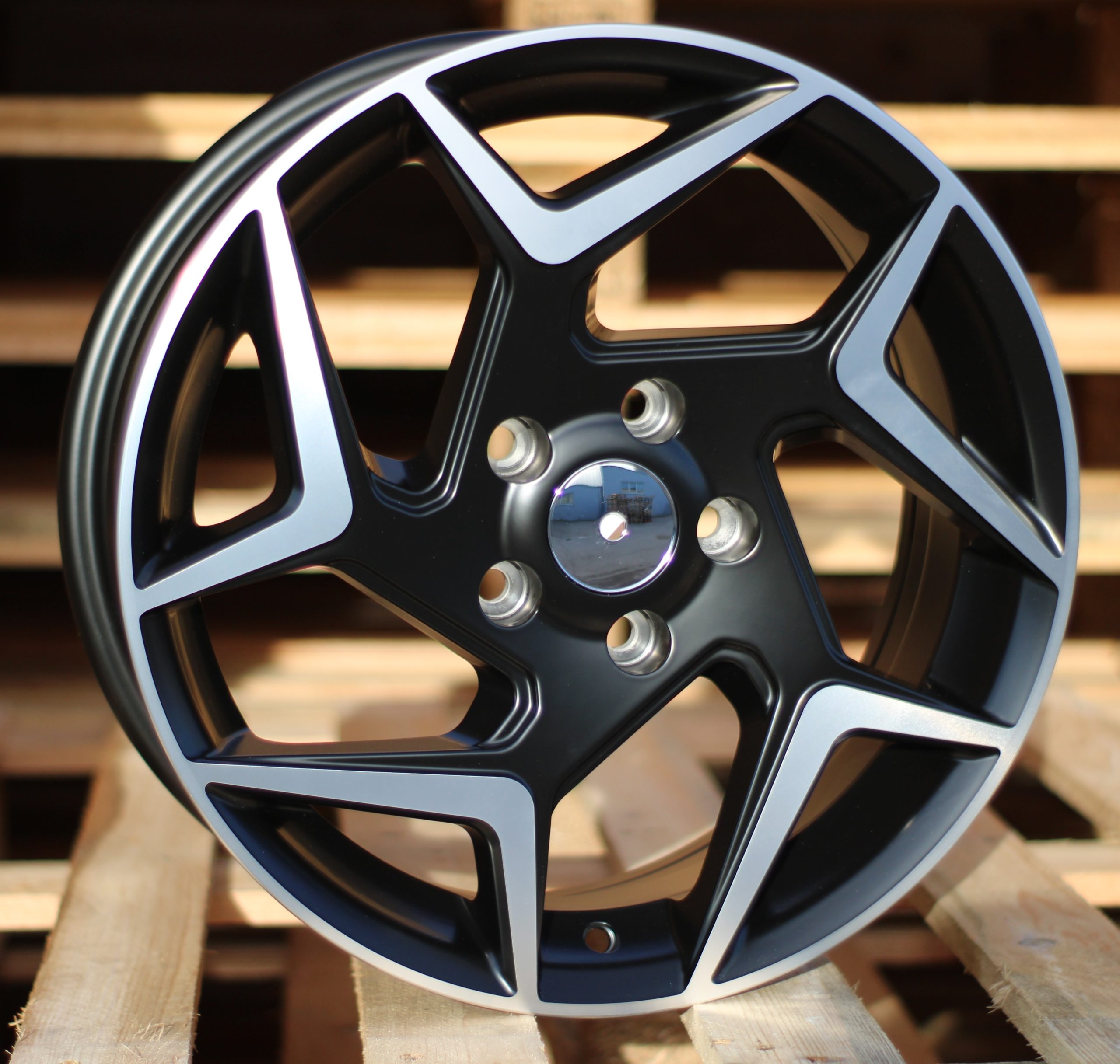 FXFE172CMP-scaled ALU FELGA FORD 5X108 16" FXFE172CMP ET47 CRNA POLUMAT SA POLIRANIM - Slika 1