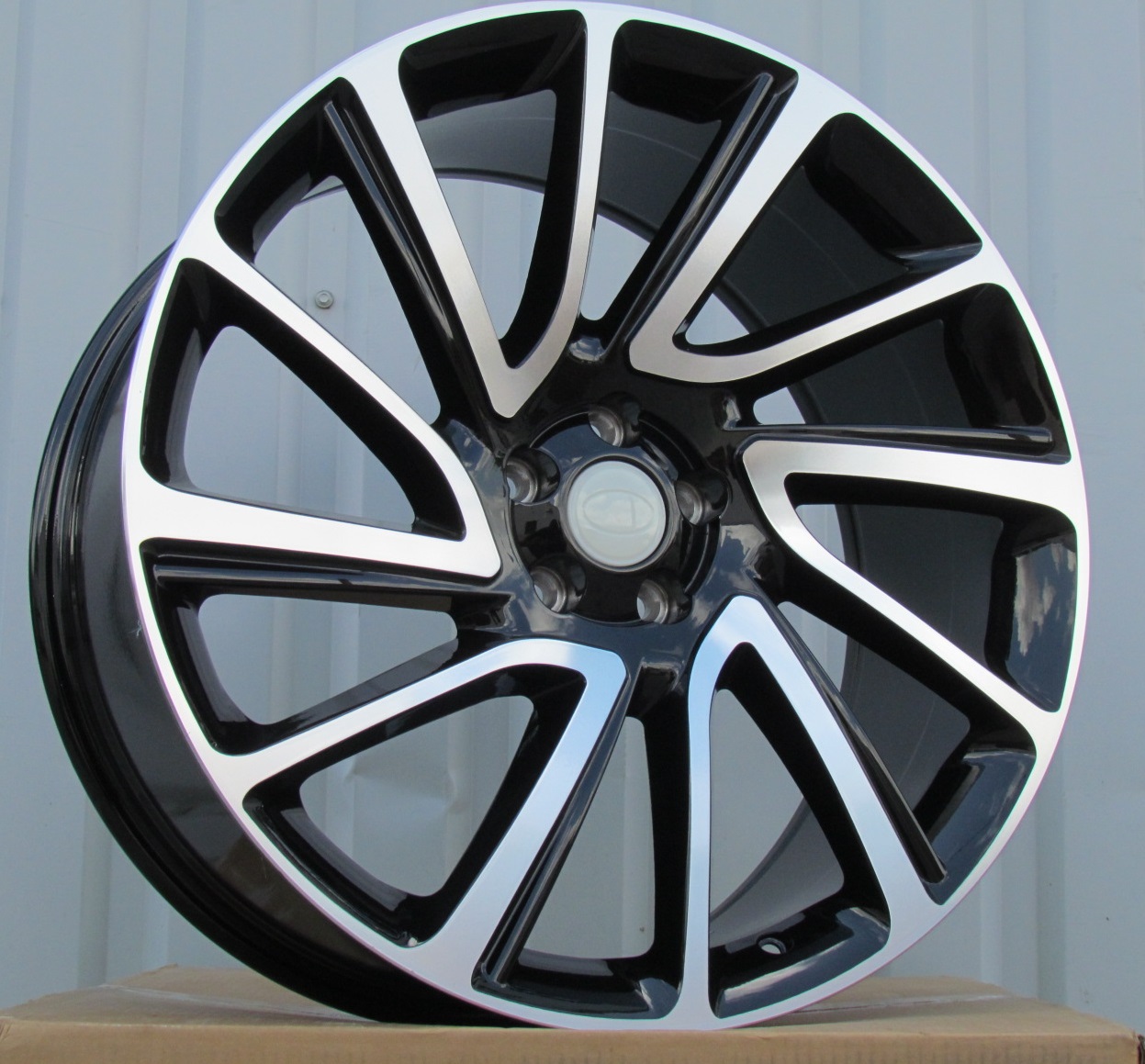 LRTZ840CP ALU FELGA LAND ROVER 5X108 21" LRTZ840 ET45 CRNA SA POLIRANIM - Slika 1