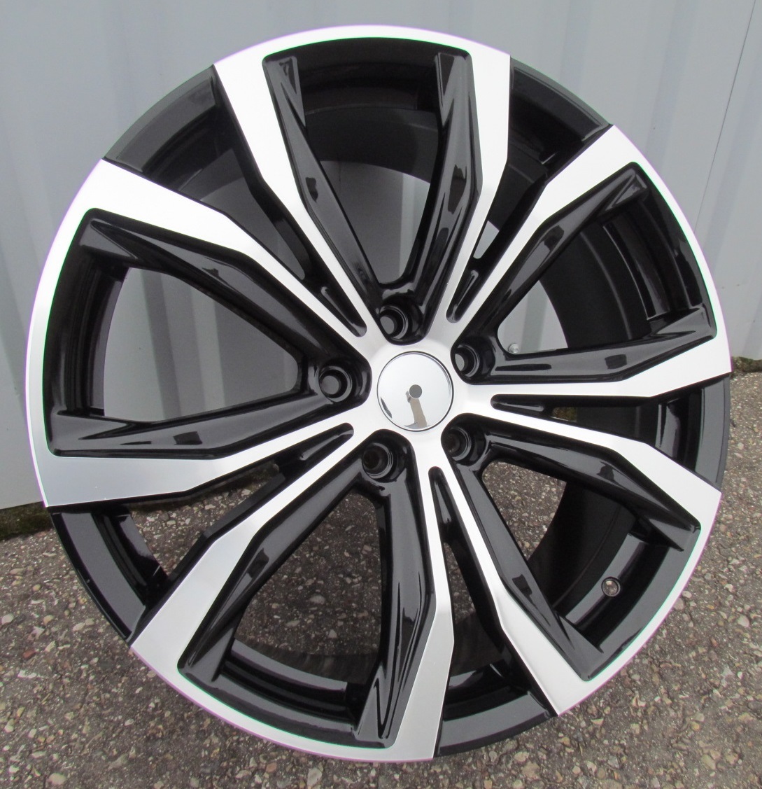 LXFE193CP ALU FELGA ZA LEXUS 5X114.3 19" LXFE193CP ET30 CRNA SA POLIRANIM - Slika 1