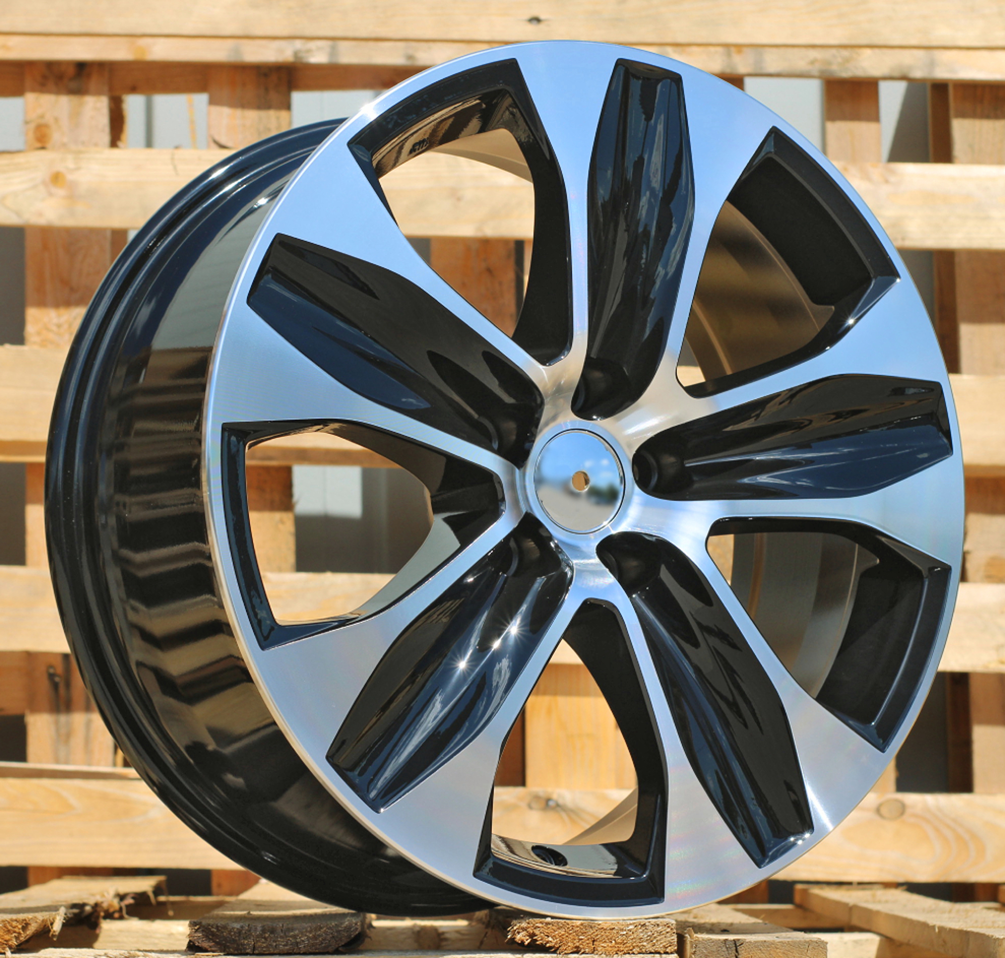 TD2054CP ALU FELGA TOYOTA 5X114.3 18" TD2054CP ET35 CRNA SA POLIRANIM - Slika 1