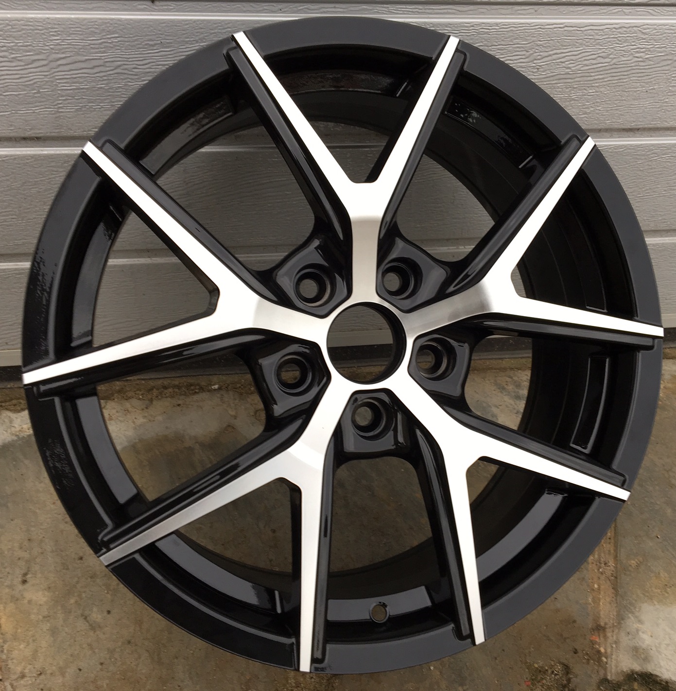 TFE148CP ALU FELGA TOYOTA 5X114.3 18" TFE148CP ET45 CRNA SA POLIRANIM - Slika 1