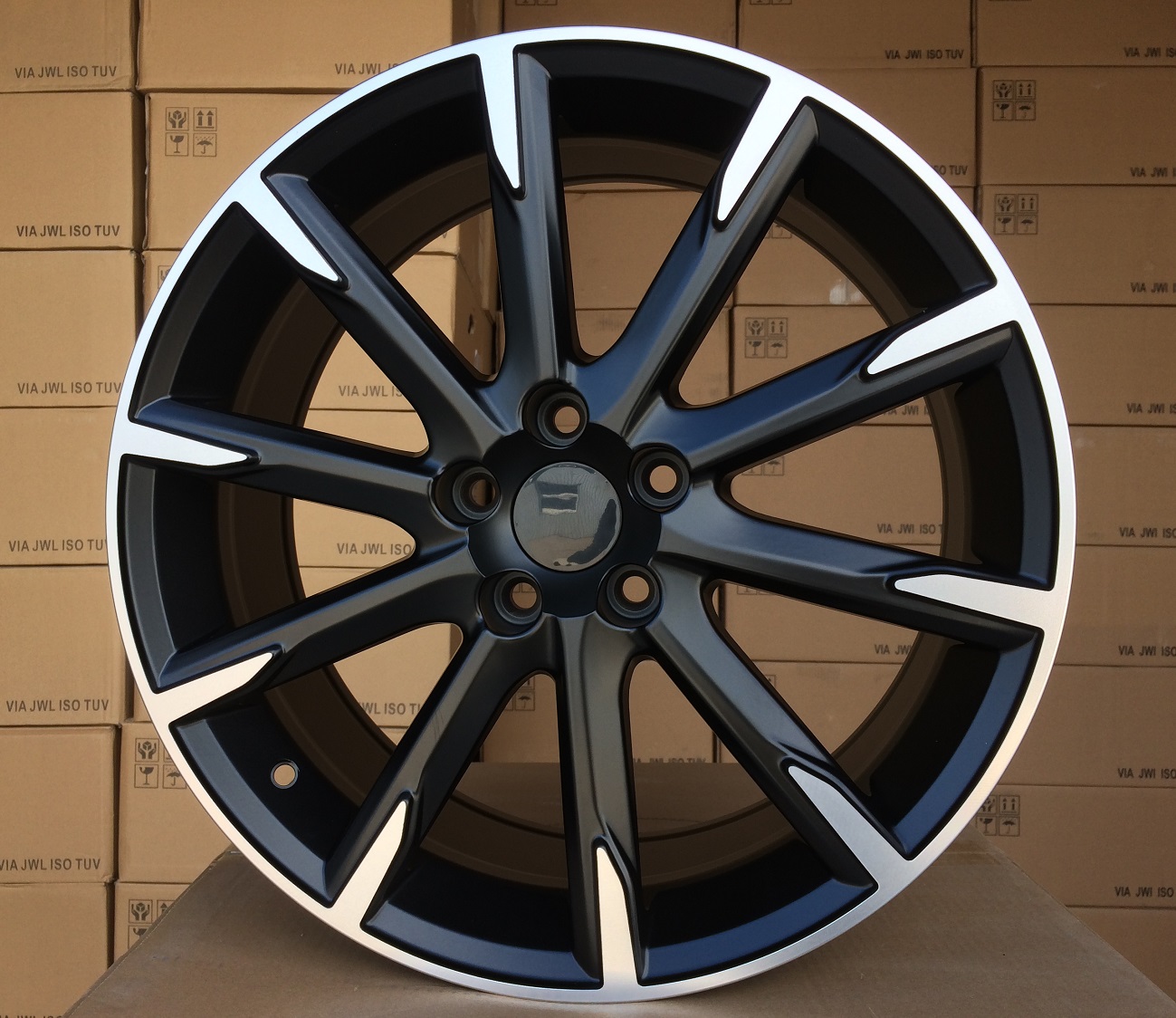 V516CP ALU FELGA ZA VOLVO 5X108 18" V516CP ET50 CRNA S POLIRANIM - Slika 1